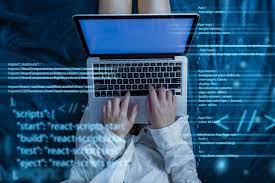 Equipo de KAIQUI trabajando colaborativamente en un proyecto